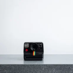 Appareil photo retro Polaroid Now + - Noir