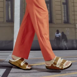 Birkenstock - Sandales Arizona en Fourrure - Marron