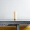 Bougie blanc avec socle en bois