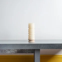 Bougie blanc avec socle en bois