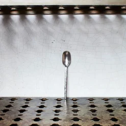Cuillère en métal martelé - Stonewash - La Nouvelle Table