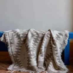 Plaid Kilim