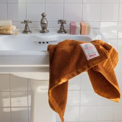 Serviette de bain en éponge - Brique de Sienne
