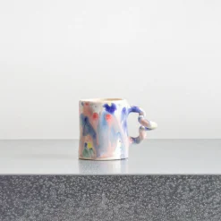 Tasse à café multicolore